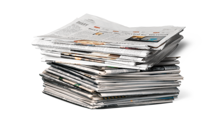 Zeitungsstapel mit Artikel über Poledance in Berlin